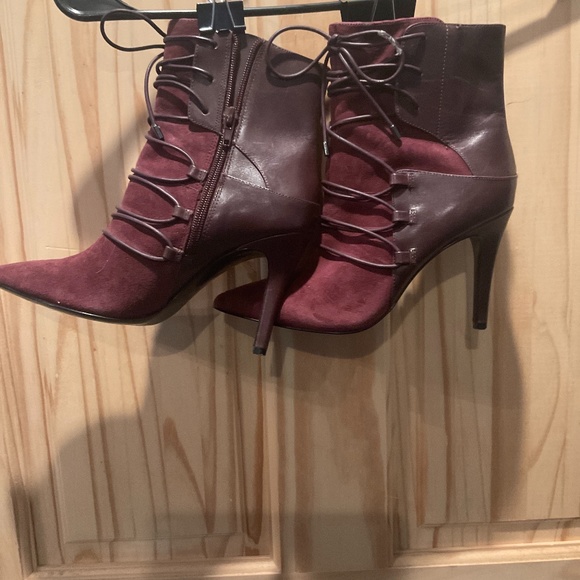 NINE WEST BOOTS 5  1/2 burgundy in box - Picture 1 of 3